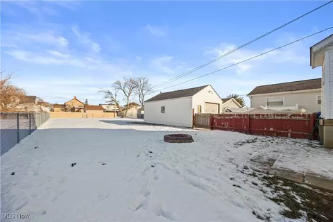 Exterior - 1685 E 36th St, Lorain, OH 44055 photo 6 of 8