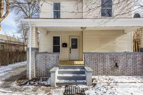 817 Raymond St, Akron, OH 44307