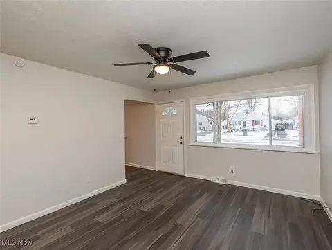 828 S Logan St, Elyria, OH 44035 photo 3