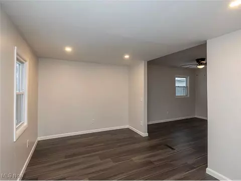 828 S Logan St, Elyria, OH 44035 photo 7