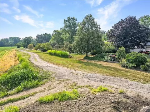 3473 Moon Rd, Avon, OH 44011 photo 4