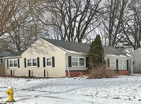 1376 Seward Ave, Akron, OH 44320