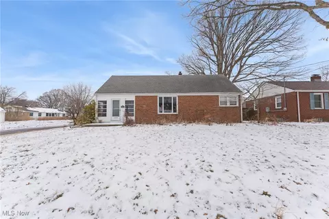 839 37th St NW, Canton, OH 44709