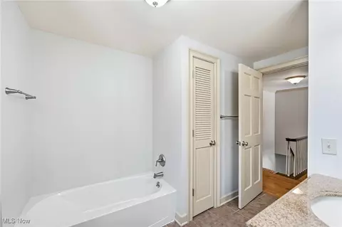 Bath - 153 Overhill Rd, Boardman, OH 44512 photo 4 of 5