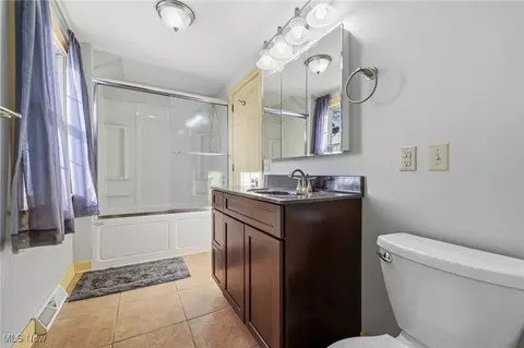 Bath - 153 Overhill Rd, Boardman, OH 44512 photo 2 of 5