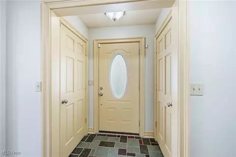 Entry Way - 153 Overhill Rd, Boardman, OH 44512 photo 2 of 4