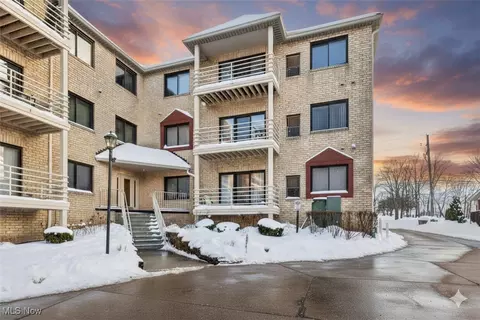 19510 Lorain Rd #302, Fairview Park, OH 44126