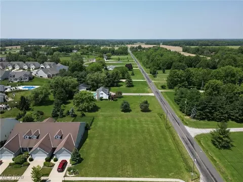 829-831 Robinson Dr, Lagrange, OH 44050