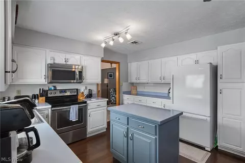 295 High Point Dr, Wadsworth, OH 44281 photo 13