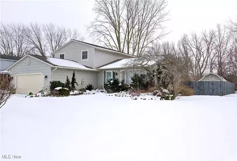411 Oaknoll Dr, Amherst, OH 44001