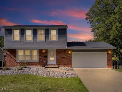 4612 Camellia Ln, North Olmsted, OH 44070