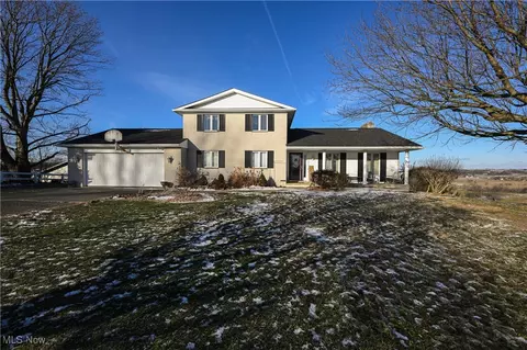 264 Pleasant Valley Rd NW, Sugarcreek, OH 44681