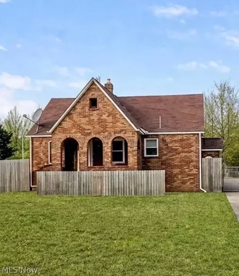 4242 Mccartney Rd, Lowellville, OH 44436
