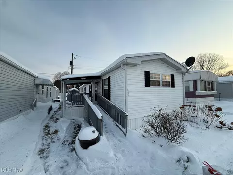 608 Patricia Ave NW, New Philadelphia, OH 44663