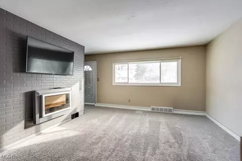 6490 Grosse Dr, Brook Park, OH 44142 photo 8