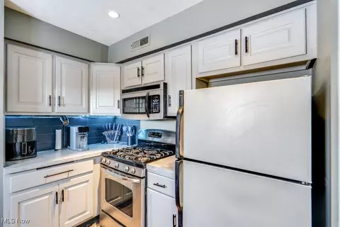 6490 Grosse Dr, Brook Park, OH 44142 photo 16