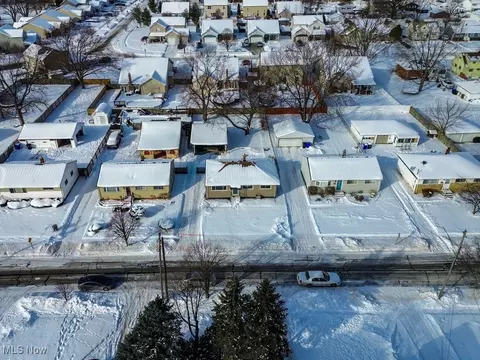 6490 Grosse Dr, Brook Park, OH 44142 photo 33