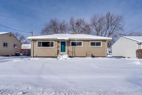 6490 Grosse Dr, Brook Park, OH 44142 photo 2