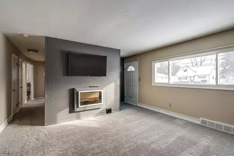6490 Grosse Dr, Brook Park, OH 44142 photo 9