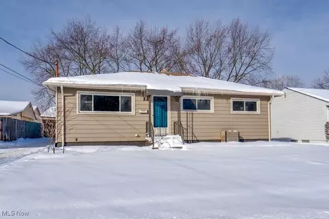 6490 Grosse Dr, Brook Park, OH 44142 photo 3