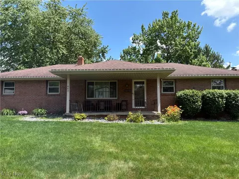 462 Oakridge Dr, Youngstown, OH 44512
