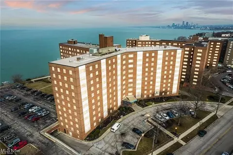 11850 Edgewater Dr #624, Lakewood, OH 44107
