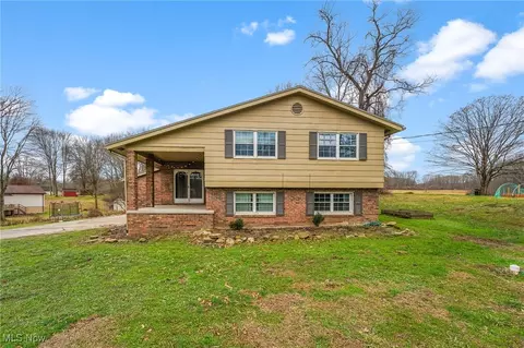 2974 Schotten Rd, Hubbard, OH 44425