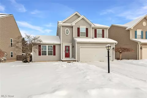 160 Stonepointe Dr, Berea, OH 44017