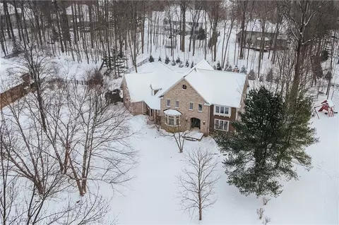 17421 Rambling Creek Trl, Chagrin Falls, OH 44023