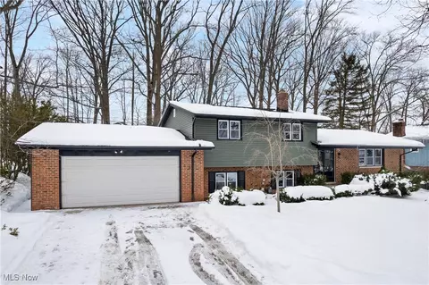 6701 Westview Dr, Brecksville, OH 44141