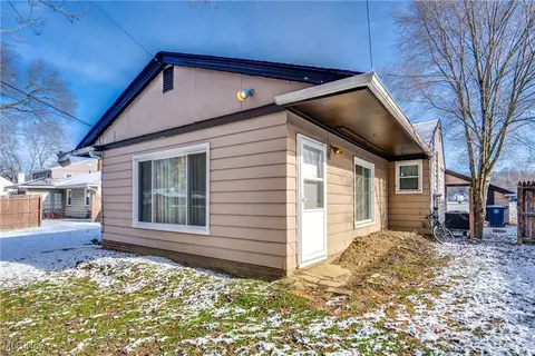 398 Crestview Ave, Akron, OH 44320 photo 39