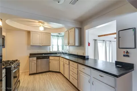 398 Crestview Ave, Akron, OH 44320 photo 12