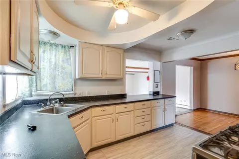 398 Crestview Ave, Akron, OH 44320 photo 15