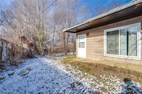 398 Crestview Ave, Akron, OH 44320 photo 38