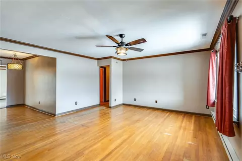 398 Crestview Ave, Akron, OH 44320 photo 3