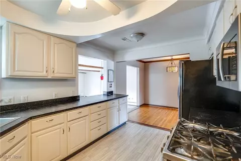 398 Crestview Ave, Akron, OH 44320 photo 14