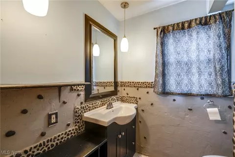 398 Crestview Ave, Akron, OH 44320 photo 26