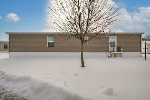 348 Robin Dr, Elyria, OH 44035