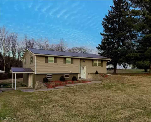 2053 Mcgill Rd, Belpre, OH 45714
