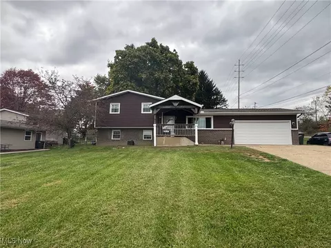 8069 Orchardway St NW, North Canton, OH 44720