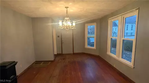 Entry Way - 1307 W 9th St, Ashtabula, OH 44004 photo 5 of 6