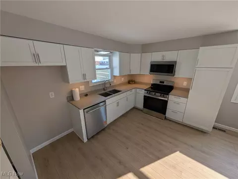 Kitchen - 220 Windsor Dr, Elyria, OH 44035 photo 1 of 1