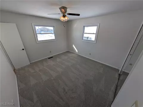 Bedroom - 220 Windsor Dr, Elyria, OH 44035 photo 5 of 8