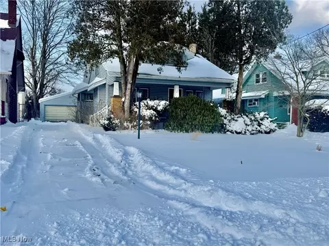 826 Woodford Ave, Youngstown, OH 44511