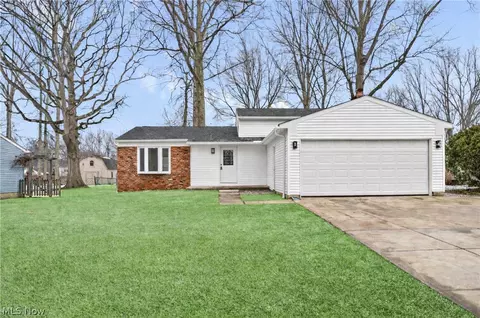 26938 Southwood Ln, Olmsted Twp, OH 44138