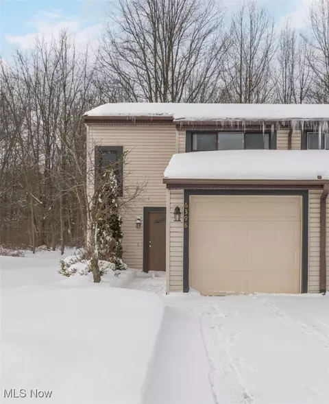 6398 Forest Park Dr, North Ridgeville, OH 44039