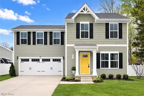 201 Taft Dr, Eastlake, OH 44095