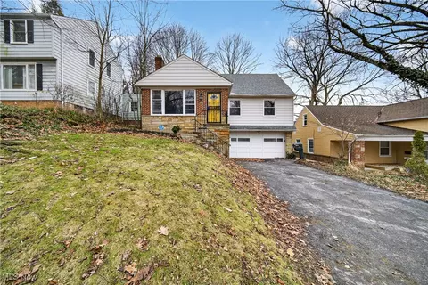 1090 Hillstone Rd, Cleveland Heights, OH 44121