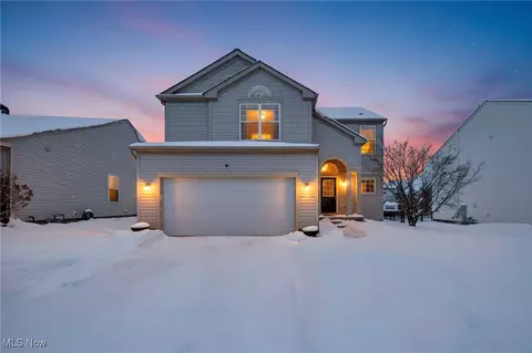 558 Lenox Ct, Broadview Heights, OH 44147
