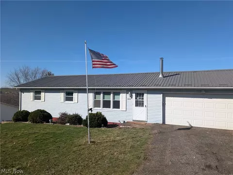 3865 Seeman St SW, East Sparta, OH 44626